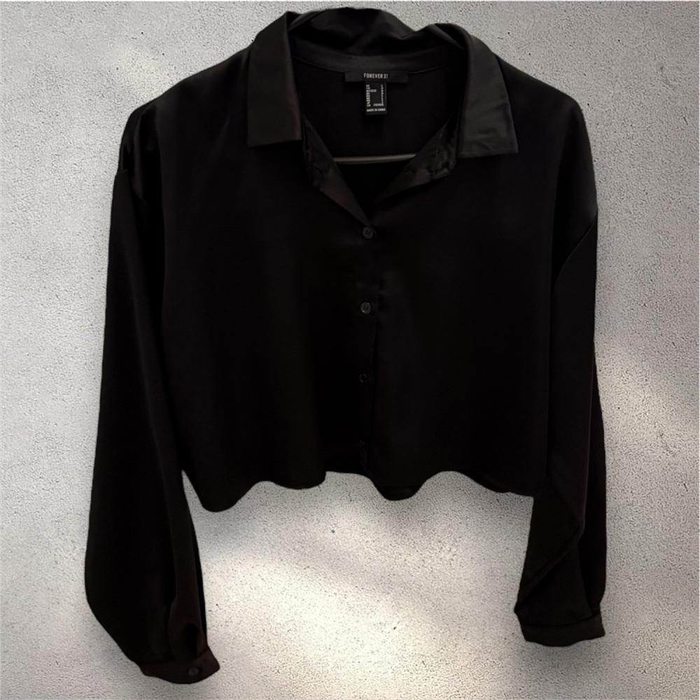 Bundle Black & White Women's Button-Up Top